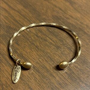 New, Plunder gold bangle